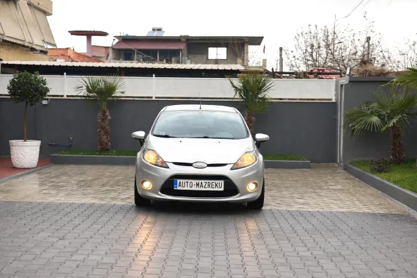 Makina ne shitje ne Fier, Ford, 2009 gasoline-gas,Kambio Manual Pagesa 3,300  Euro.