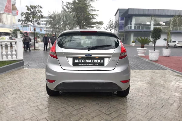 Makina ne shitje ne Fier, Ford, 2009 gasoline-gas,Kambio Manual Pagesa 3,300  Euro.