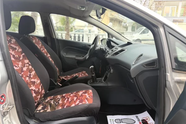 Makina ne shitje ne Fier, Ford, 2009 gasoline-gas,Kambio Manual Pagesa 3,300  Euro.