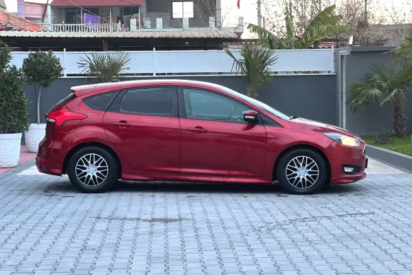 Makina ne shitje ne Fier, Ford, 2015 Benzine,Kambio Automatik Pagesa 4,700  Euro.