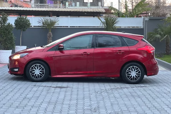 Makina ne shitje ne Fier, Ford, 2015 Benzine,Kambio Automatik Pagesa 4,700  Euro.