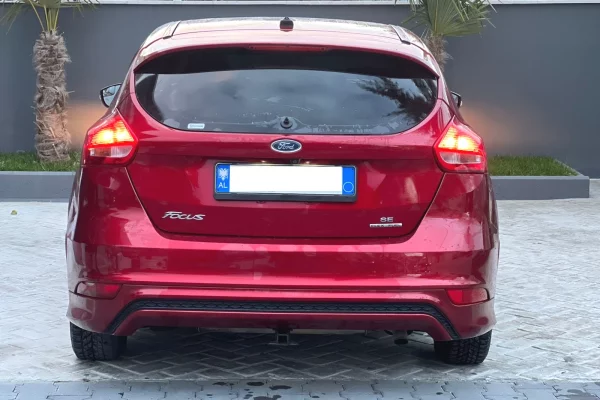 Makina ne shitje ne Fier, Ford, 2015 Benzine,Kambio Automatik Pagesa 4,700  Euro.