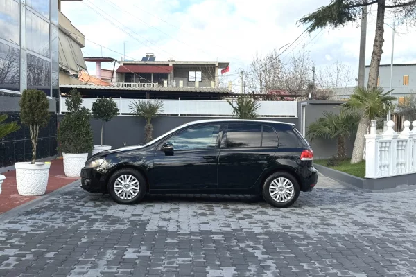 Makina ne shitje ne Fier - 4,500 Euro