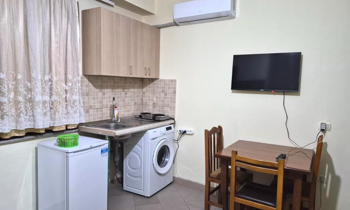 Shtepi me qera Apartament ne Tirane, Garsoniere, Mobilimi E mobiluar, Pagesa 30,000  Leke.