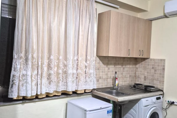 Shtepi me qera Apartament ne Tirane, Garsoniere, Mobilimi E mobiluar, Pagesa 30,000  Leke.