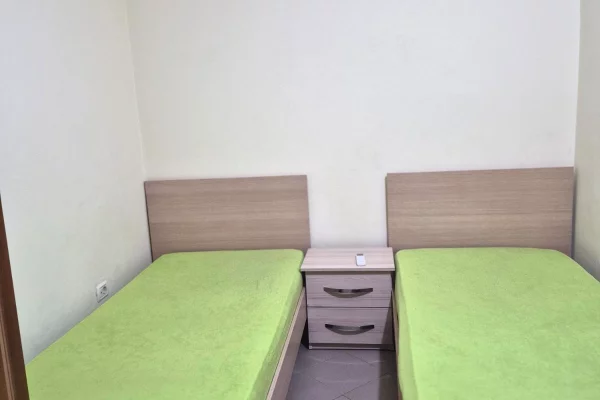 Shtepi me qera Apartament ne Tirane, Garsoniere, Mobilimi E mobiluar, Pagesa 30,000  Leke.