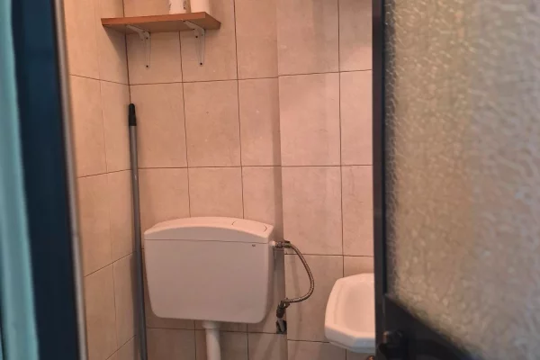 Shtepi me qera Apartament ne Tirane, Garsoniere, Mobilimi E mobiluar, Pagesa 30,000  Leke.