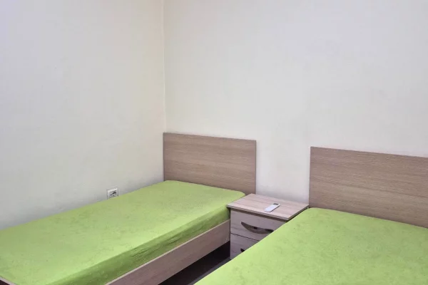 Shtepi me qera Apartament ne Tirane, Garsoniere, Mobilimi E mobiluar, Pagesa 30,000  Leke.