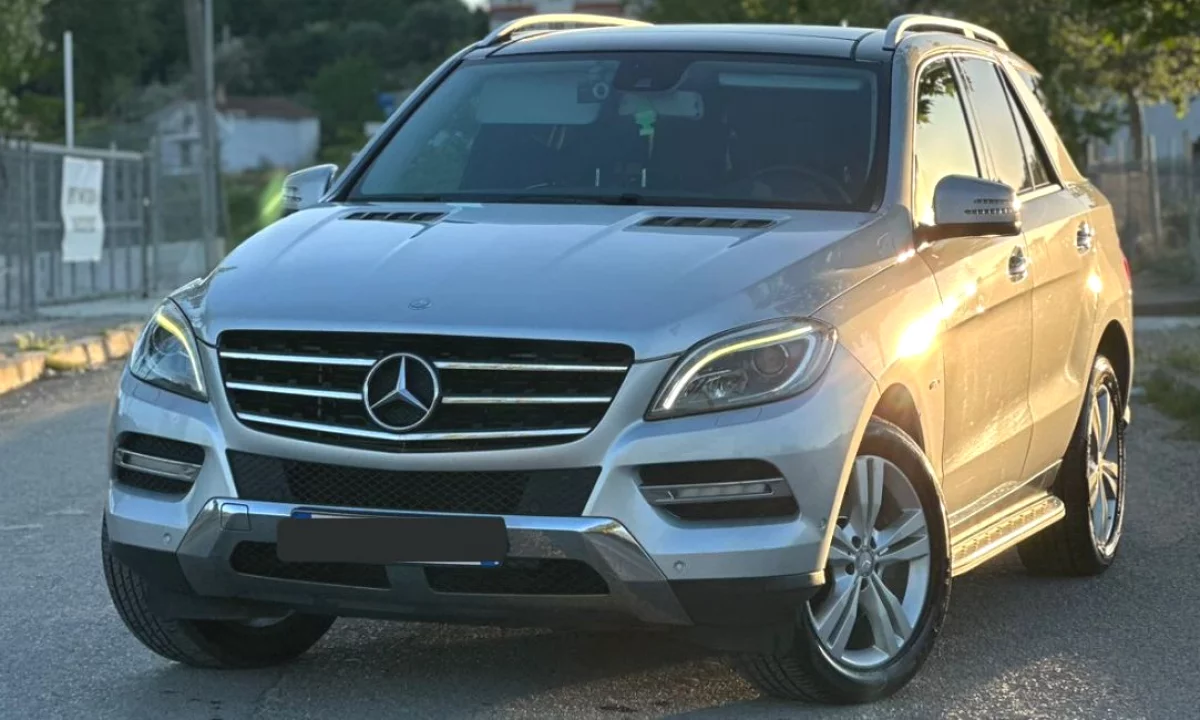 Makine me qera Mercedes-Benz ML350 duke filluar nga 80 euro dita