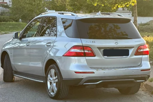Makine me qera Mercedes-Benz ML350 duke filluar nga 80 euro dita