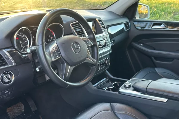 Makine me qera Mercedes-Benz ML350 duke filluar nga 80 euro dita