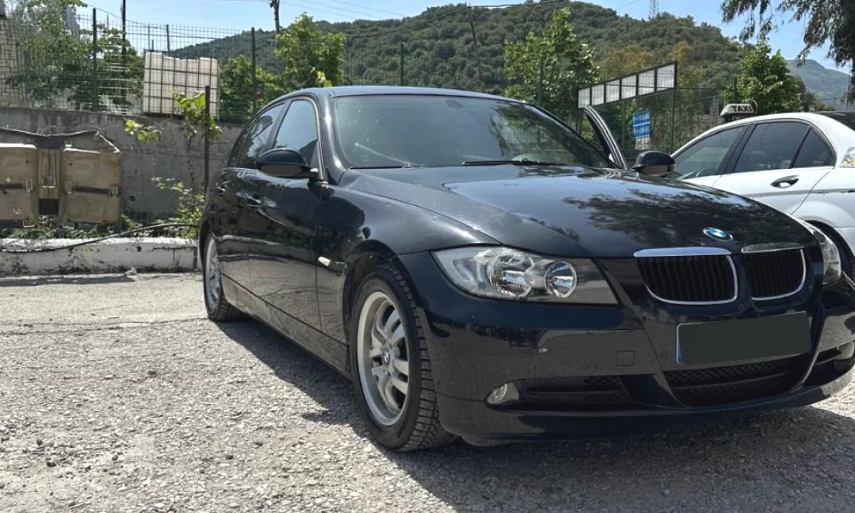 Makine me qera BMW Seria 3 duke filluar nga 30 euro dita