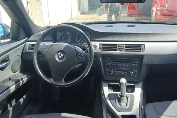Makine me qera BMW Seria 3 duke filluar nga 30 euro dita