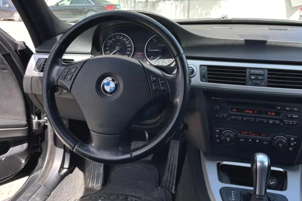 Makine me qera BMW Seria 3 duke filluar nga 30 euro dita