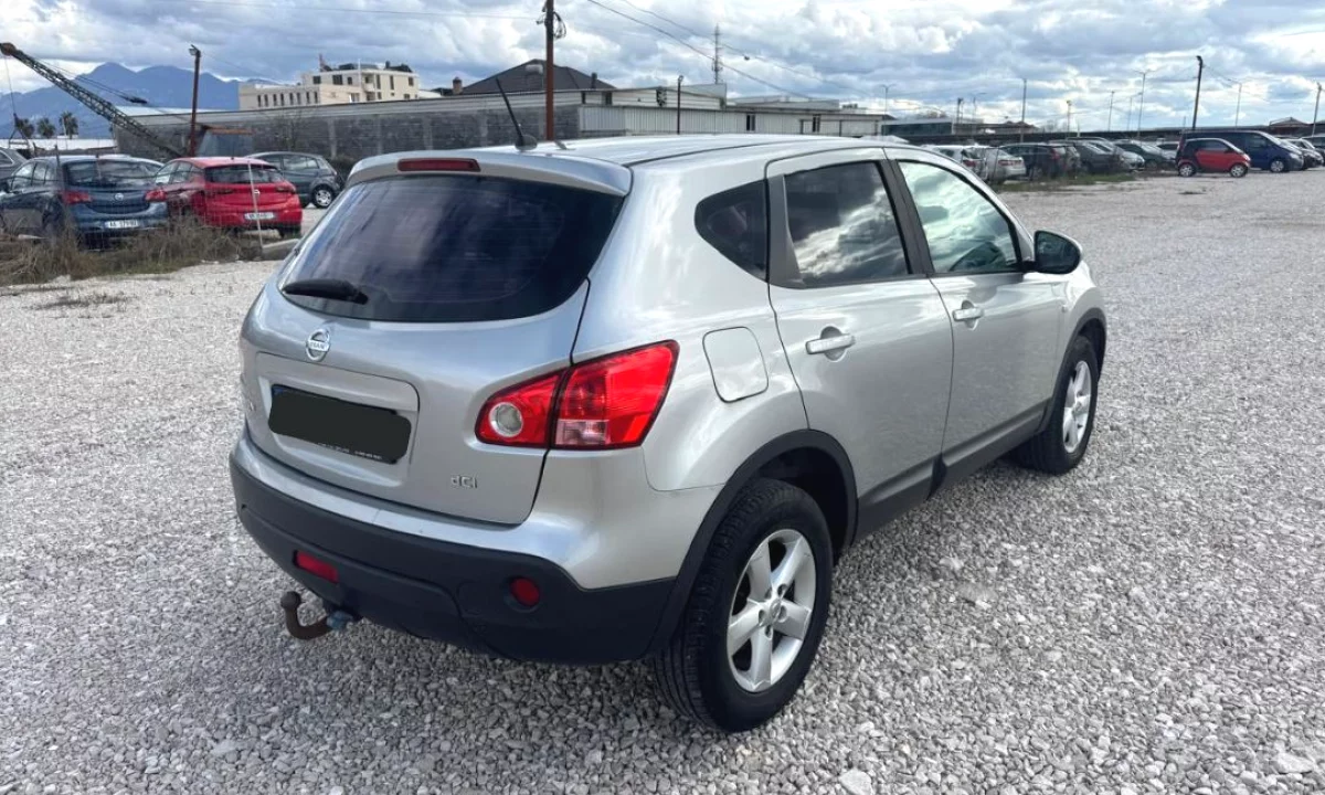 Makine me qera Nissan Qashqai duke filluar nga 45 euro dita