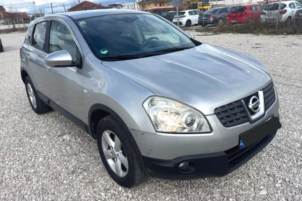 Makine me qera Nissan Qashqai duke filluar nga 45 euro dita