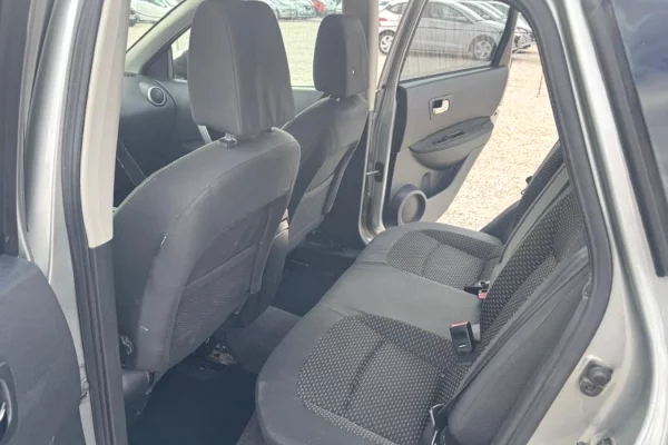 Makine me qera Nissan Qashqai duke filluar nga 45 euro dita