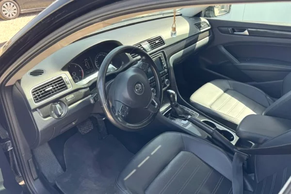 Makine me qera Volkswagen Passat duke filluar nga 45 euro
