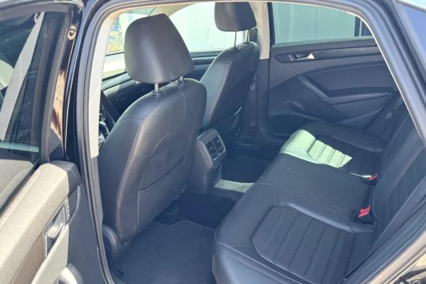 Makine me qera Volkswagen Passat duke filluar nga 45 euro