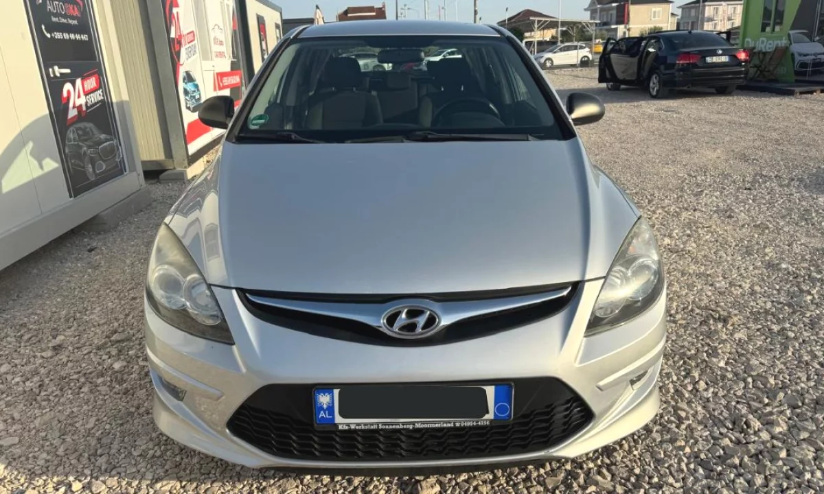 Makine me qera Hyundai i30 duke filluar nga 35 euro