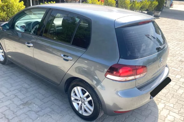 Makine me qera Volkswagen Golf 6 duke filluar nga 40 euro dita