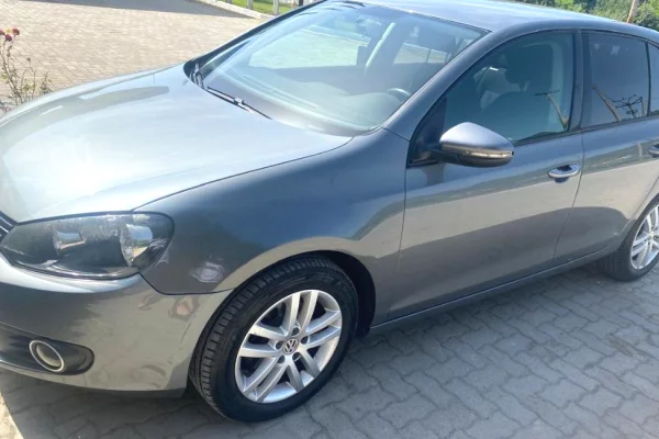 Makine me qera Volkswagen Golf 6 duke filluar nga 40 euro dita