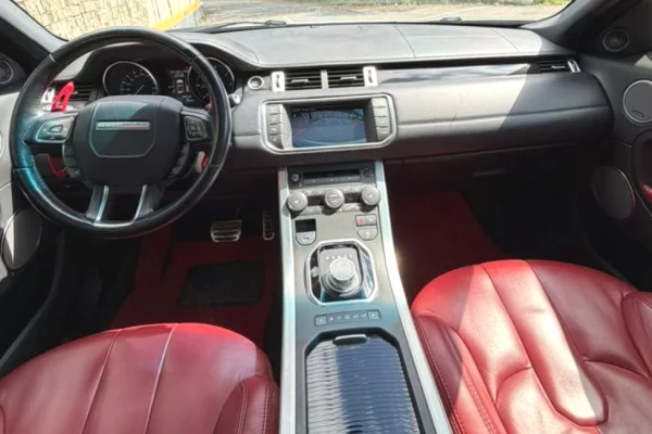 Makine me qera Range Rover Evoque duke filluar nga 75 euro dita