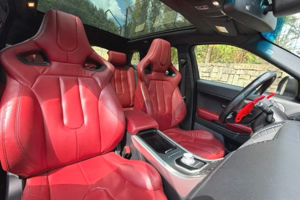Makine me qera Range Rover Evoque duke filluar nga 75 euro dita
