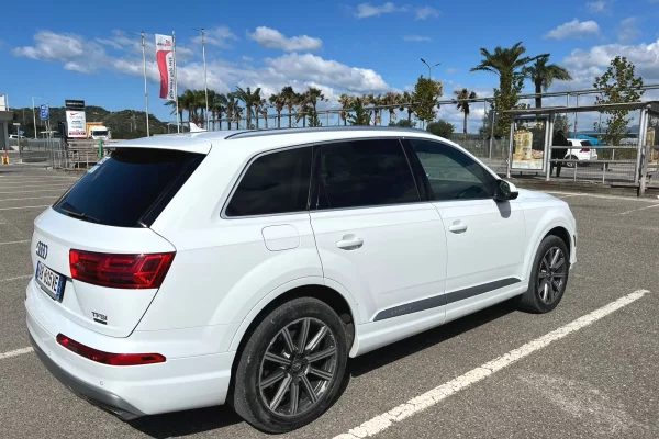 Makine Premium me qera Audi Q7