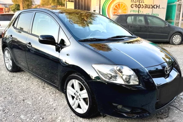 Toyota Auris – Praktike dhe  Ekonomike