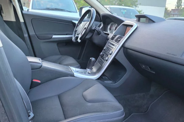 SUV Komod Volvo XC60 me Qera