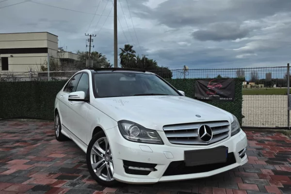 Noleggio Auto a Tirana - 35 Euro