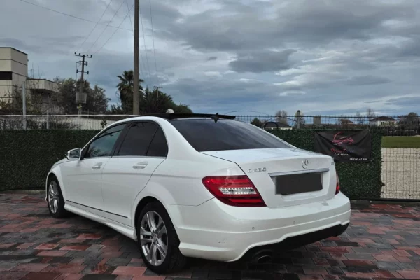 Noleggio Auto a Tirana - 35 Euro