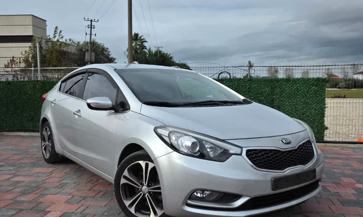 Makine me qera ne Rinas Tirane -Kia K3 duke filluar nga 30 euro dita