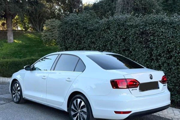 Jetta 2016 Benzine + Hybrid – Makine me Qera Super Ekonomike
