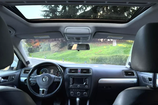 Jetta 2016 Benzine + Hybrid – Makine me Qera Super Ekonomike