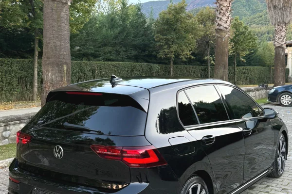 Makine me qera ne Rinas Tirane-Golf 8 R-Line Full Fabrike duke fillar nga 60 euro dita