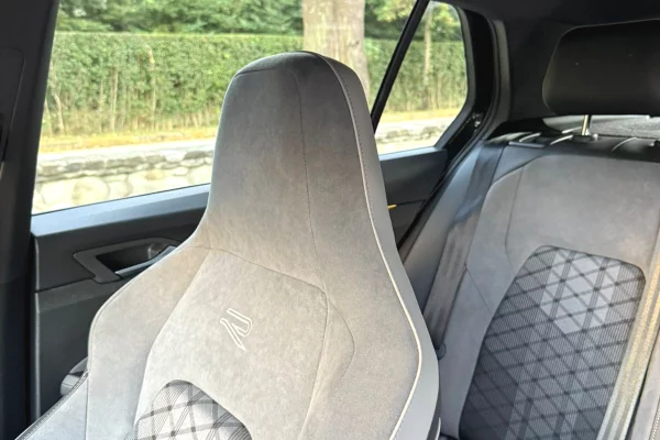 Makine me qera ne Rinas Tirane-Golf 8 R-Line Full Fabrike duke fillar nga 60 euro dita