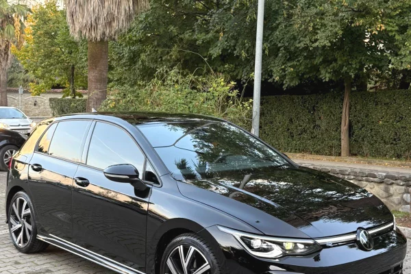 Makine me qera ne Rinas Tirane-Golf 8 R-Line Full Fabrike duke fillar nga 60 euro dita