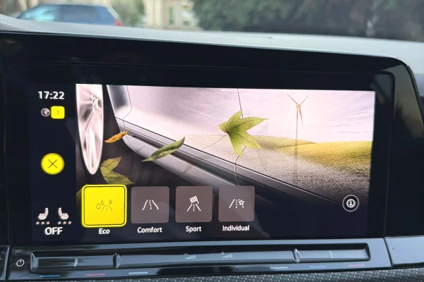 Makine me qera ne Rinas Tirane-Golf 8 R-Line Full Fabrike duke fillar nga 60 euro dita