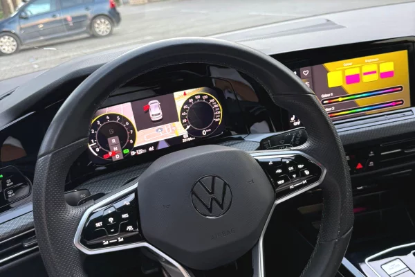 Makine me qera ne Rinas Tirane-Golf 8 R-Line Full Fabrike duke fillar nga 60 euro dita