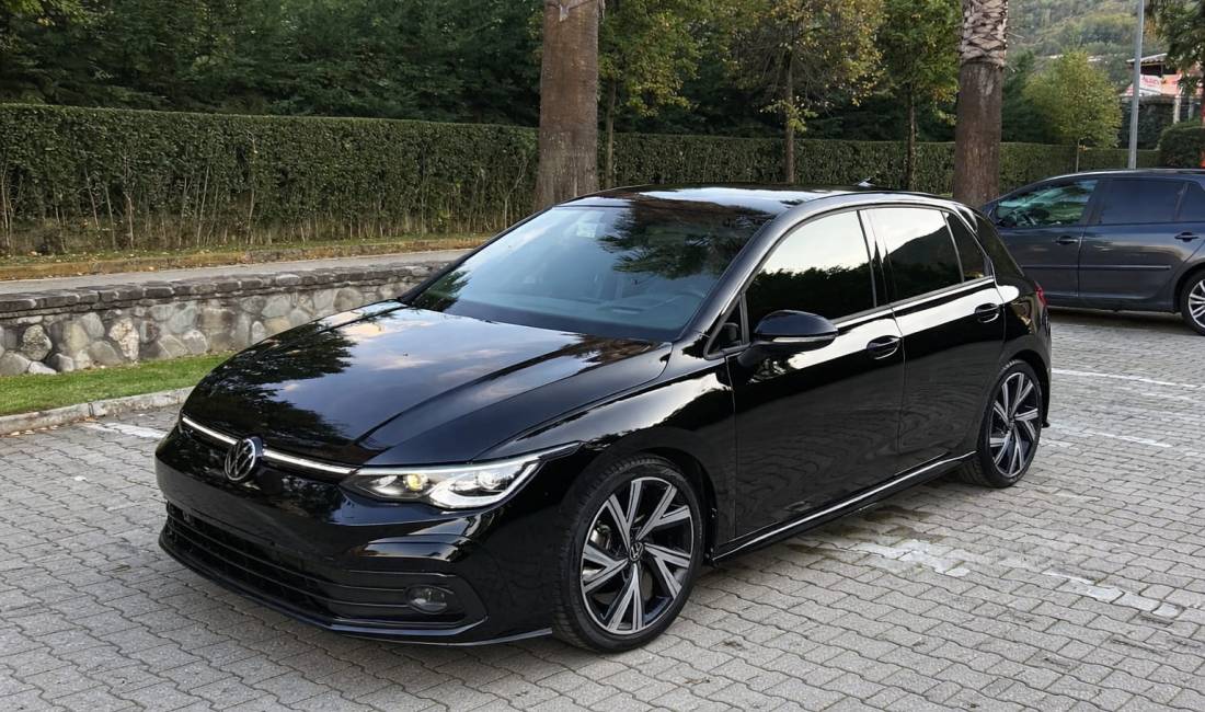 Makine me qera ne Rinas Tirane-Golf 8 R-Line Full Fabrike duke fillar nga 60 euro dita