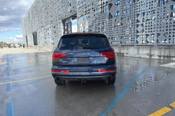 Makine  Me Qera ne Rinas Tirane - Audi Q7 nafte Duke Filluar Nga 49 Euro Dita