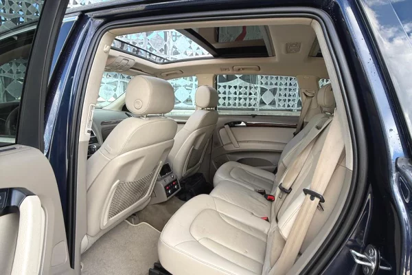 Makine  Me Qera ne Rinas Tirane - Audi Q7 nafte Duke Filluar Nga 49 Euro Dita