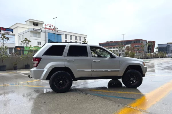 Jeep diesel off road nisur nga 49 euro dita