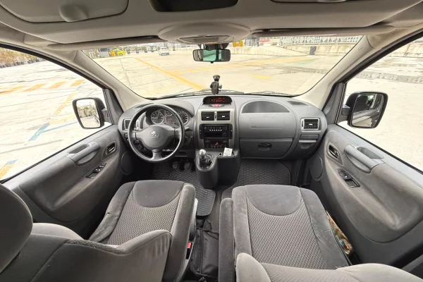 Peugeot 8 vende manuale 2016 duke filluar nga 55 euro dita