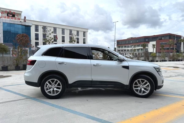 Makine me qera ne Rinas Tirane - Reno Koleos nafte automatike duke nisur nga 45 euro dita