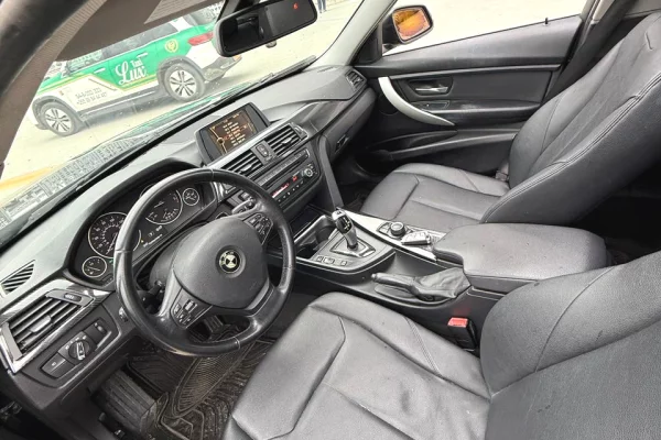 Bmw seria 3 viti 2015 duke nisur nga 39 euro ne dite