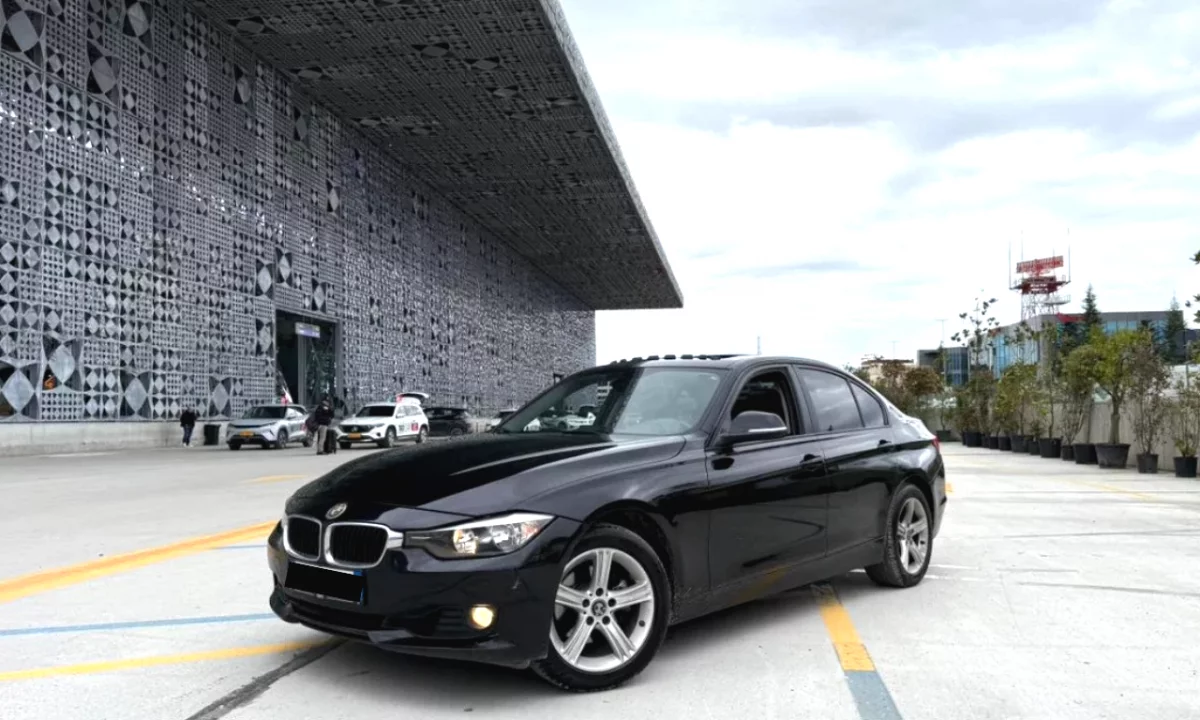 Bmw seria 3 viti 2015 duke nisur nga 39 euro ne dite