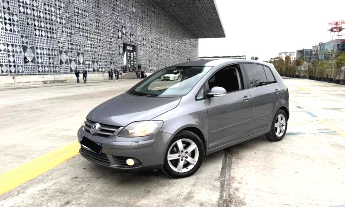 Makine me qera ne Rinas Tirane - Golf 6 plus  automatike nisur nga 22 euro ne dite